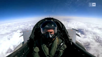 Pedro Martinez de la Rosa che pilota un Eurofighter