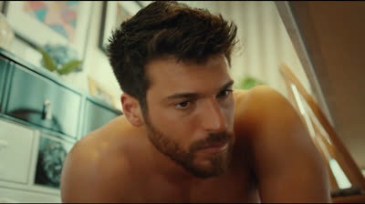 Ezgi salva Özgür dalle "grinfie" di una ragazza